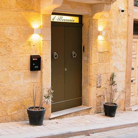 A Traditional Maltese Home In The Three Cities Биргу Екстериор снимка